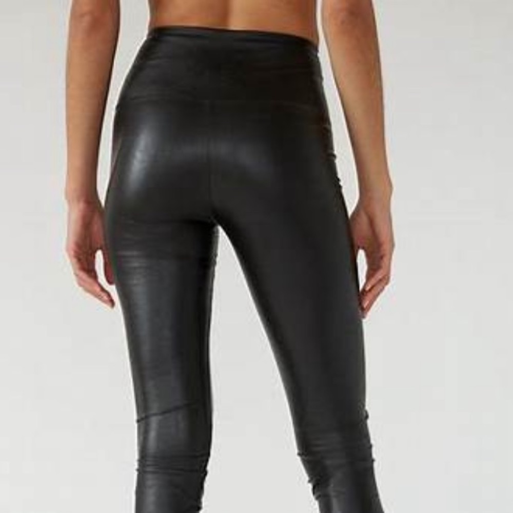 ARITZIA | WILFRED FREE HIGH WAISTED VEGAN LEATHER LEGGINGS💖